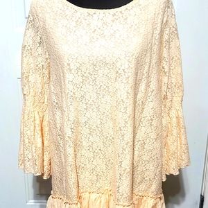 Boutique Beige Lace Tunic Top.Size 1xl. NWOT balloon sleeves.Great condition .